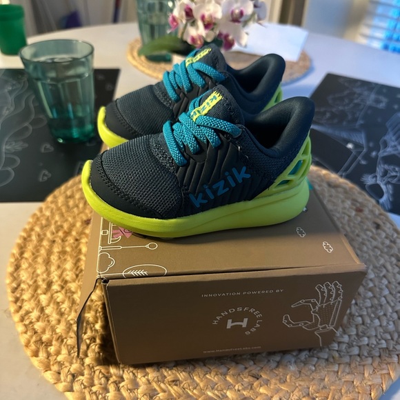 New, never worn kids Kizik Anaheim shoes. Bought the wrong size for my son. - Picture 2 of 3